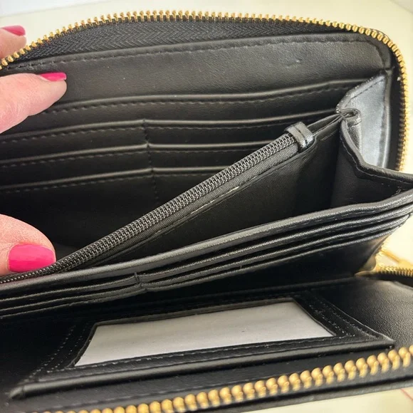 ☀️Betsey Johnson Black Wristlet with Colorful Fruit Embroidery - Picture 7 of 9